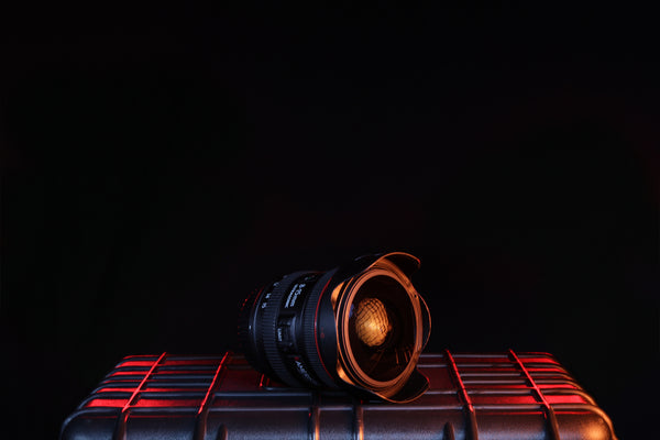 Canon EF 8-15mm f/4 L USM fisheye objektyvas su plačiu kampu, idealus kūrybiniam filmavimui ir fotografijai