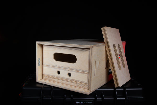 Kupo Apple Box komplektas įvairaus dydžio dėžių, skirtų filmavimo aikštelės aukščio reguliavimui ir įrangos atramai