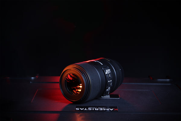 Sigma 105mm f/2,8 EX DG Macro OS HSM makro objektyvas su optiniu stabilizatoriumi, artimo plano fotografijai ir filmavimui