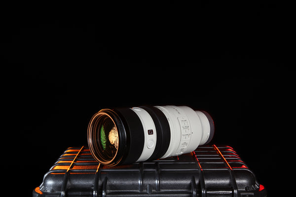 Sony FE 70-200mm f/2.8 GM OSS II teleobjektyvas su vaizdo stabilizacija ir greitu autofokusu profesionaliam filmavimui ir fotografijai