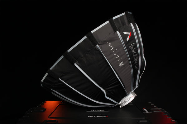 Aputure Light Dome Mini III minkštas LED šviesos difuzorius, skirtas portretams ir filmavimui su profesionaliu apšvietimu