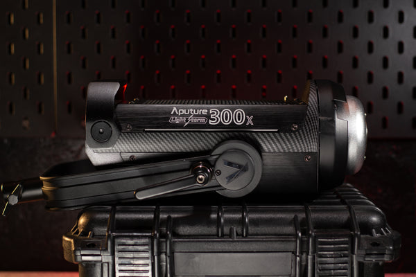 Profesionali filmavimo, apšvietimo ir garso įrangos nuoma Vilniuje – modernūs šviestuvai, mikrofonai ir kamera, tinkami kino, reklamų bei renginių filmavimui